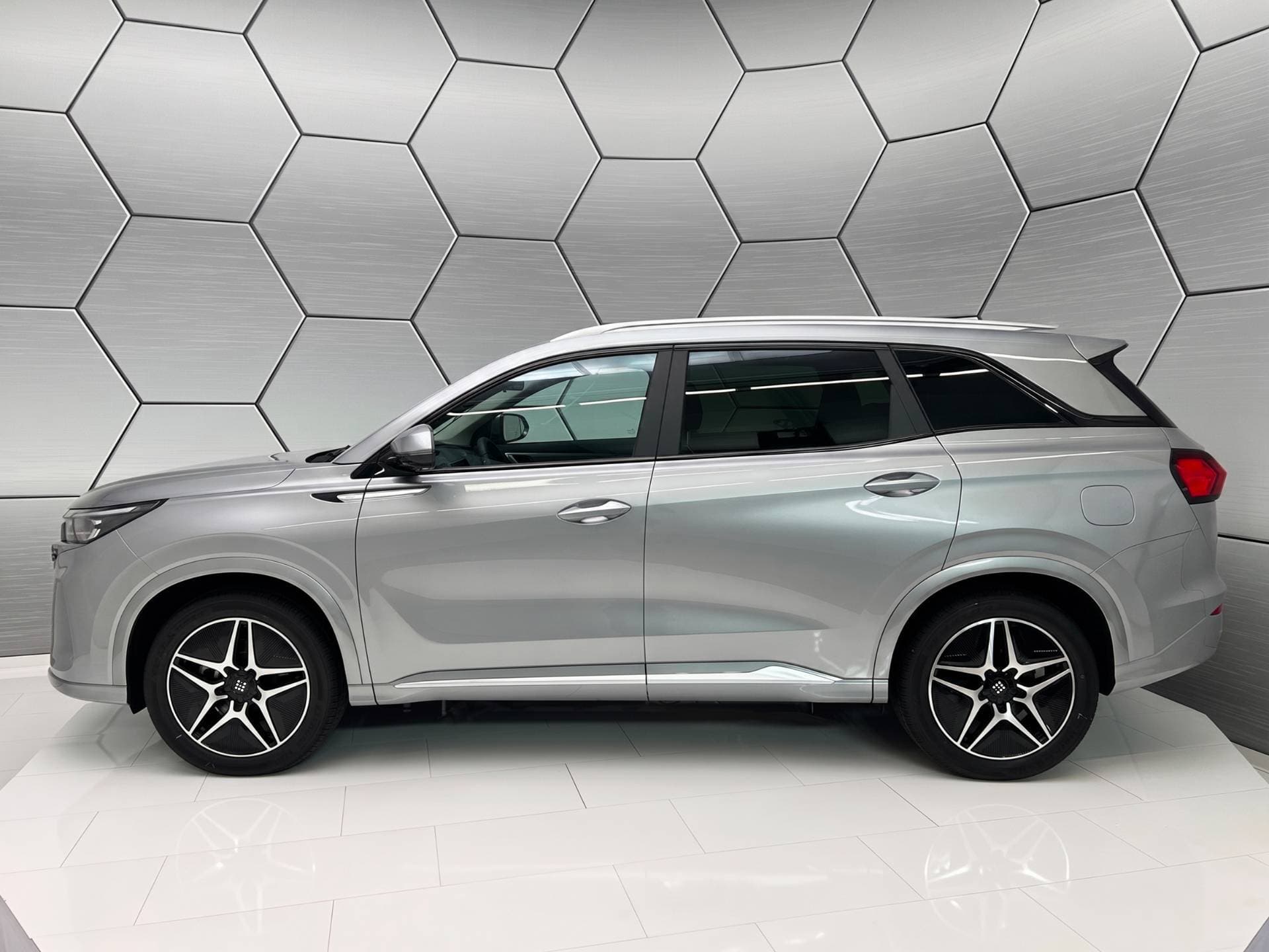 DFSK Fengon E5 PHEV Plugin Hybrid Panorama 360° Kamera 7-Sitzer